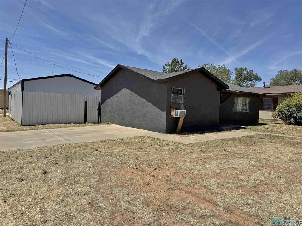 1600 N Lea St ---- $177,000 ---- this listsing includes a 870 sq.ft. home w/2 bedrooms and 1 bath plus a 40' x 50' shop....