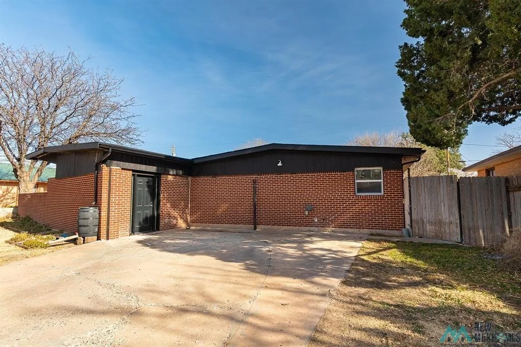113 New Mexico Dr, Portales, NM ---- $199,000 ----Spacious 3 bedroom, 2 bath property located outside of the flood zone....