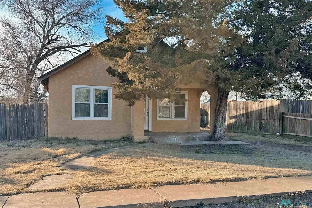 1312 Rencher ---- $89,000 -----This move-in ready home offers new flooring and fresh paint throughout...