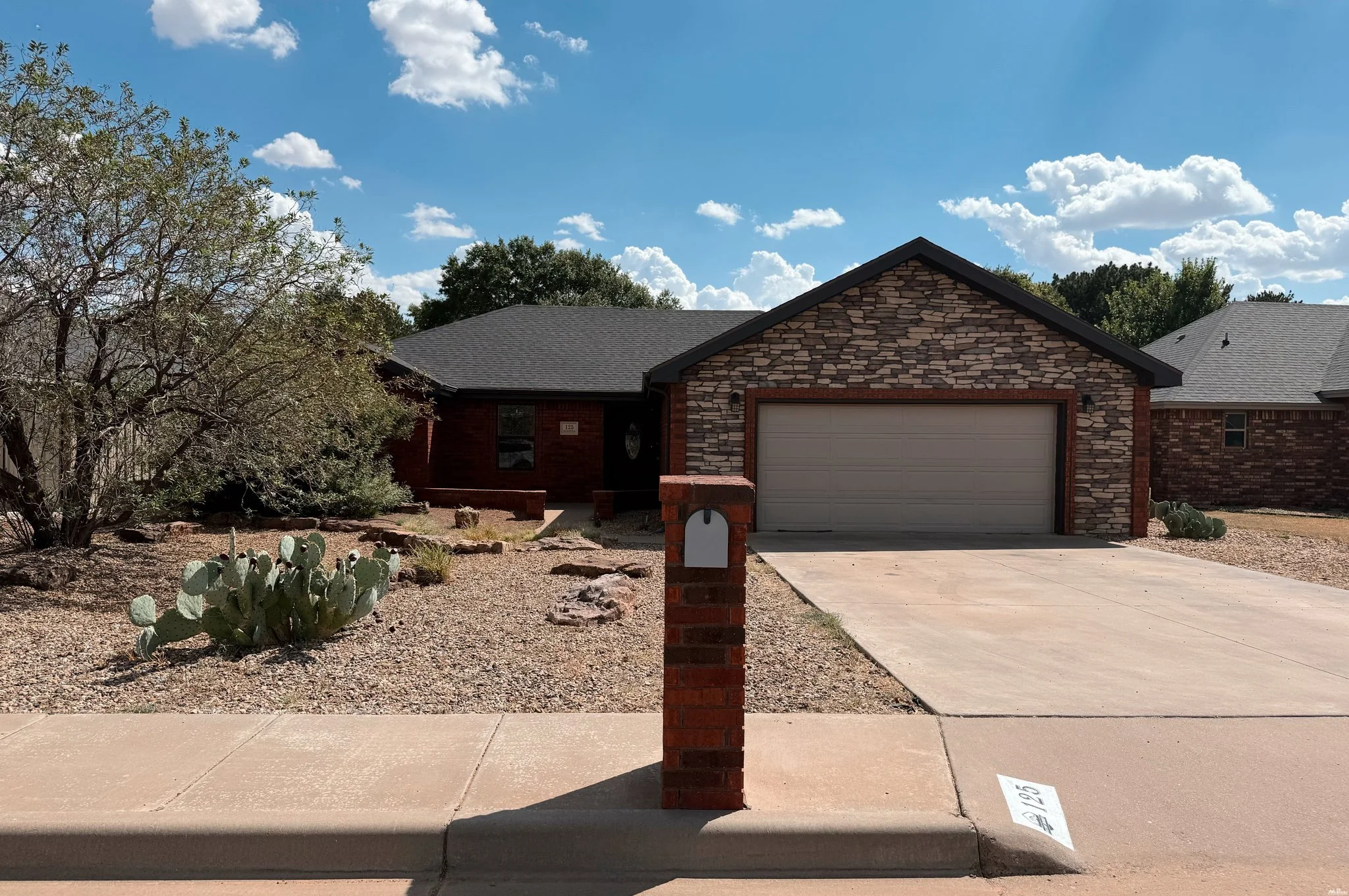 125 Mariposa Dr ---- $279,500 ----This move-in ready home features 4 bedrooms, 2 baths and 1,748 sq.ft. of living space....
