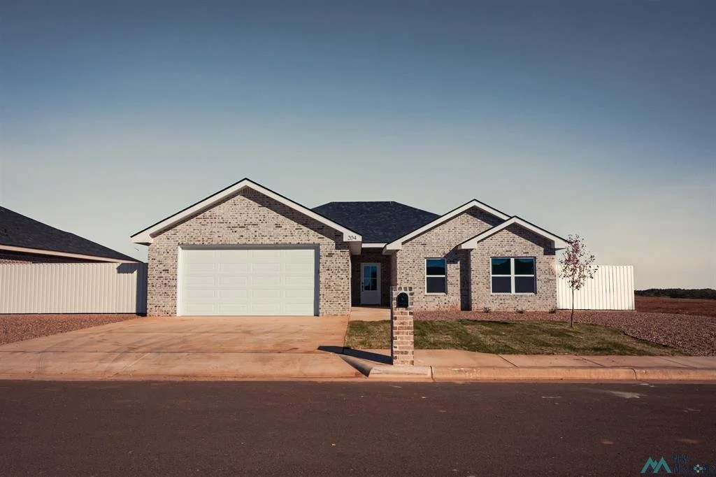 204 Primrose Point ---- $337,500 ---- Beautiful, newly constructed home with an open floor plan....