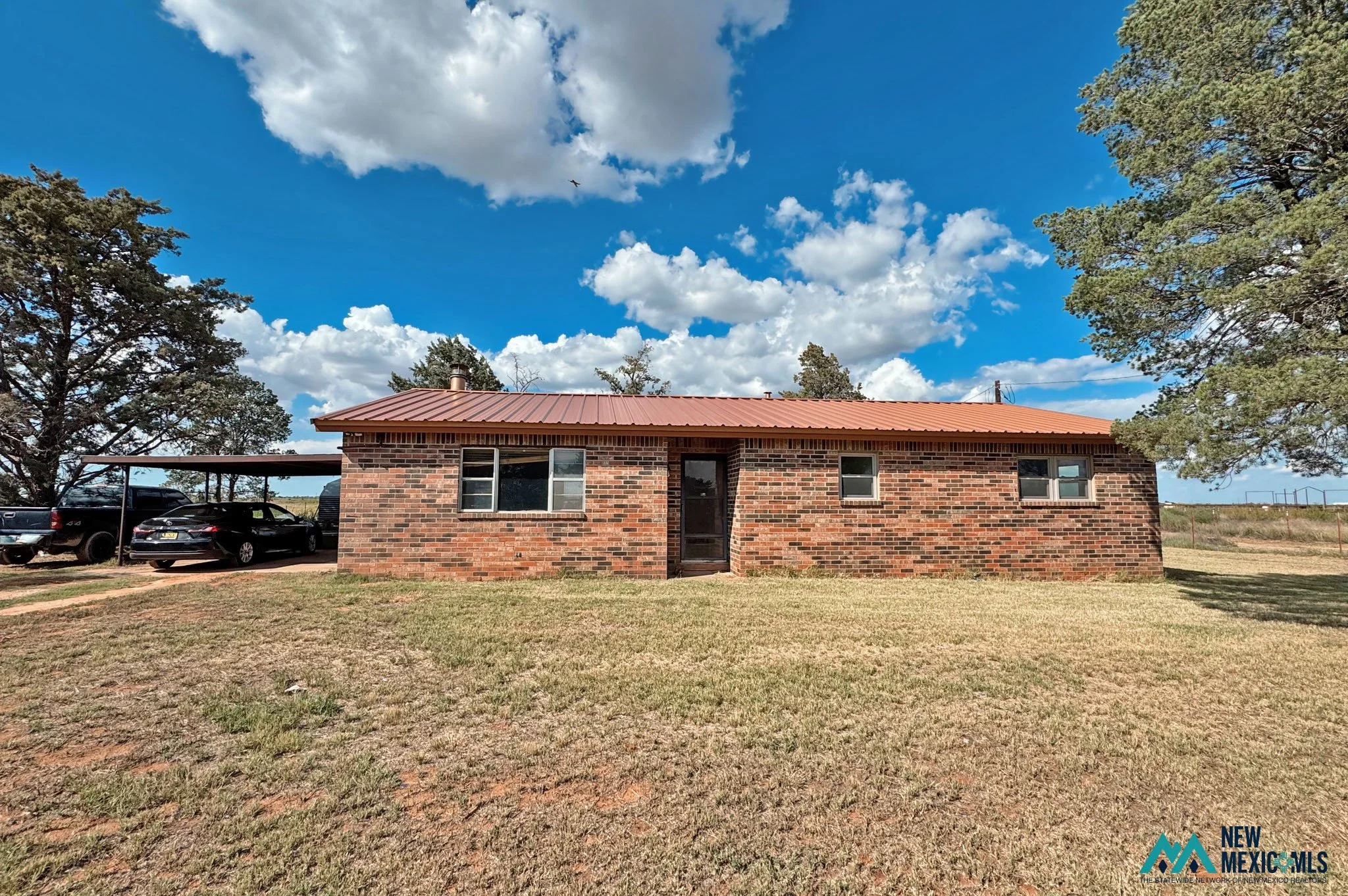 962 Curry Road 6 ---- $215,000 ---- This horse-friendly property, located just outside Clovis, features a 1380 sq.ft home plus barn & corral on 5 acres.... 