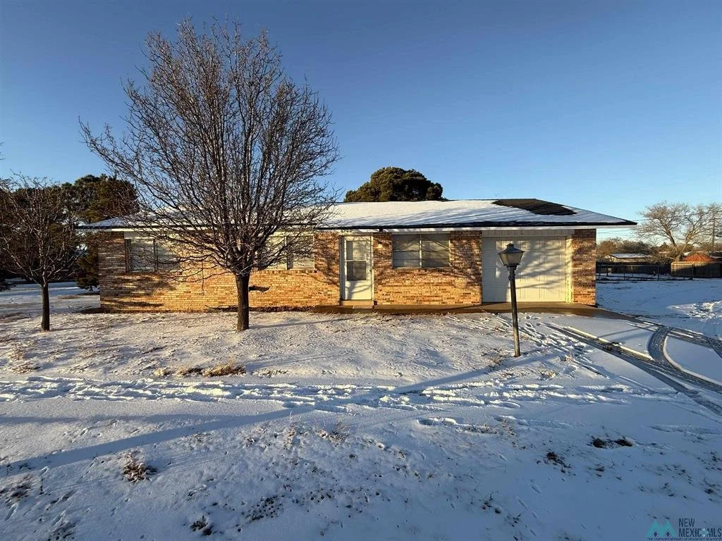 900 E 14th Street ---- Auction ---- $75,000 ----This home is to be auctioned February 21st at 11:00 AM.... 