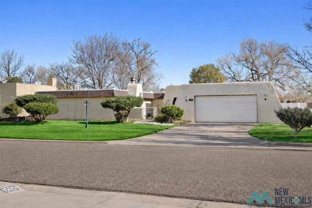 1504 Fairway Terrace ---- $324,999 ----A spacious 4 bedroom, 2 bath home w/ 3,096 sq.ft of living space....