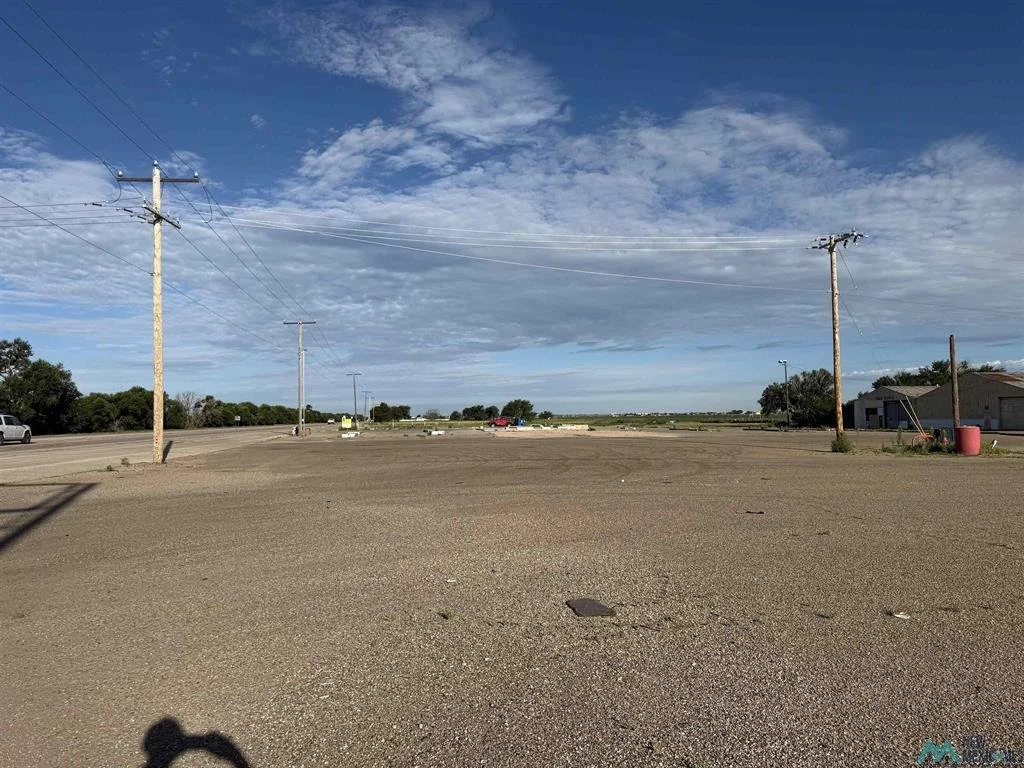 1400 Wheeler, Texico, NM ---- $400,000 ---- 1.8 acres on US Highway 60-70-84 with 429' of highway frontage....