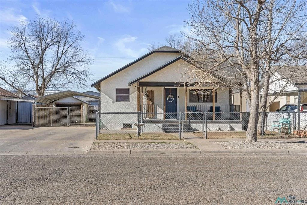 608 S Avenue B, Portales ---- $220,000 ---- This 5 bedroom, 2 bath home w/1830 sq.ft.is full of charm, space and thoughtful updates....  