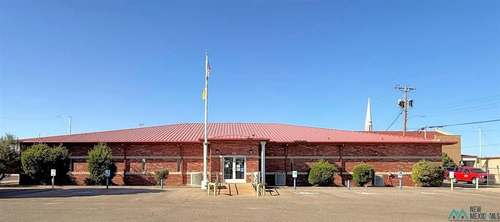 221 N. Pile Street ---- $700,000 ---- 10,137 sq.ft. clear-span metal building on a 42,000 sq.ft. lot in downtown Clovis, NM....