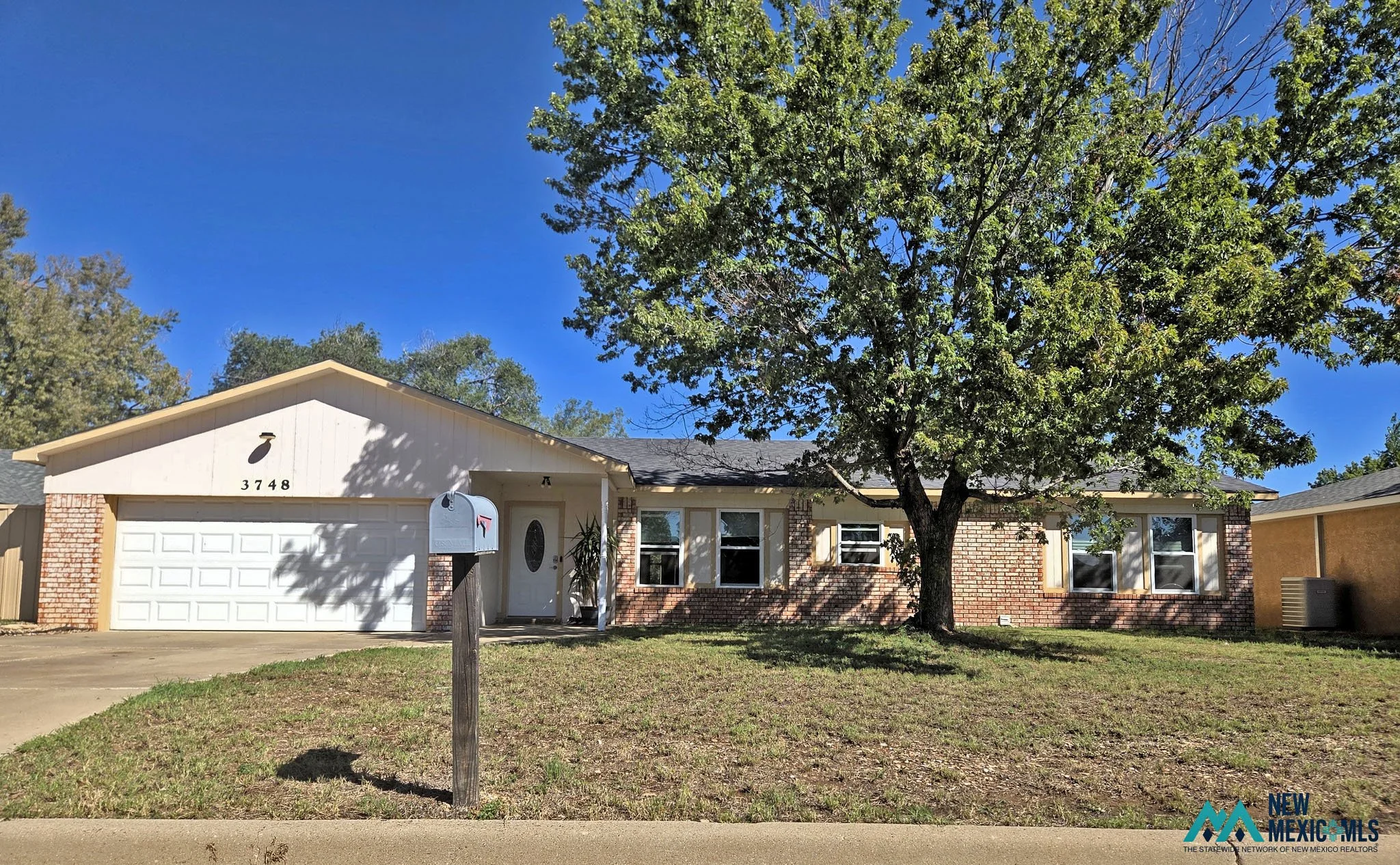 3748 Glenfield ---- $245,000 ---- Spacious 3 bedroom, 2 bath home with 1926 sq.ft living space located in Colonial Park Subdivision....