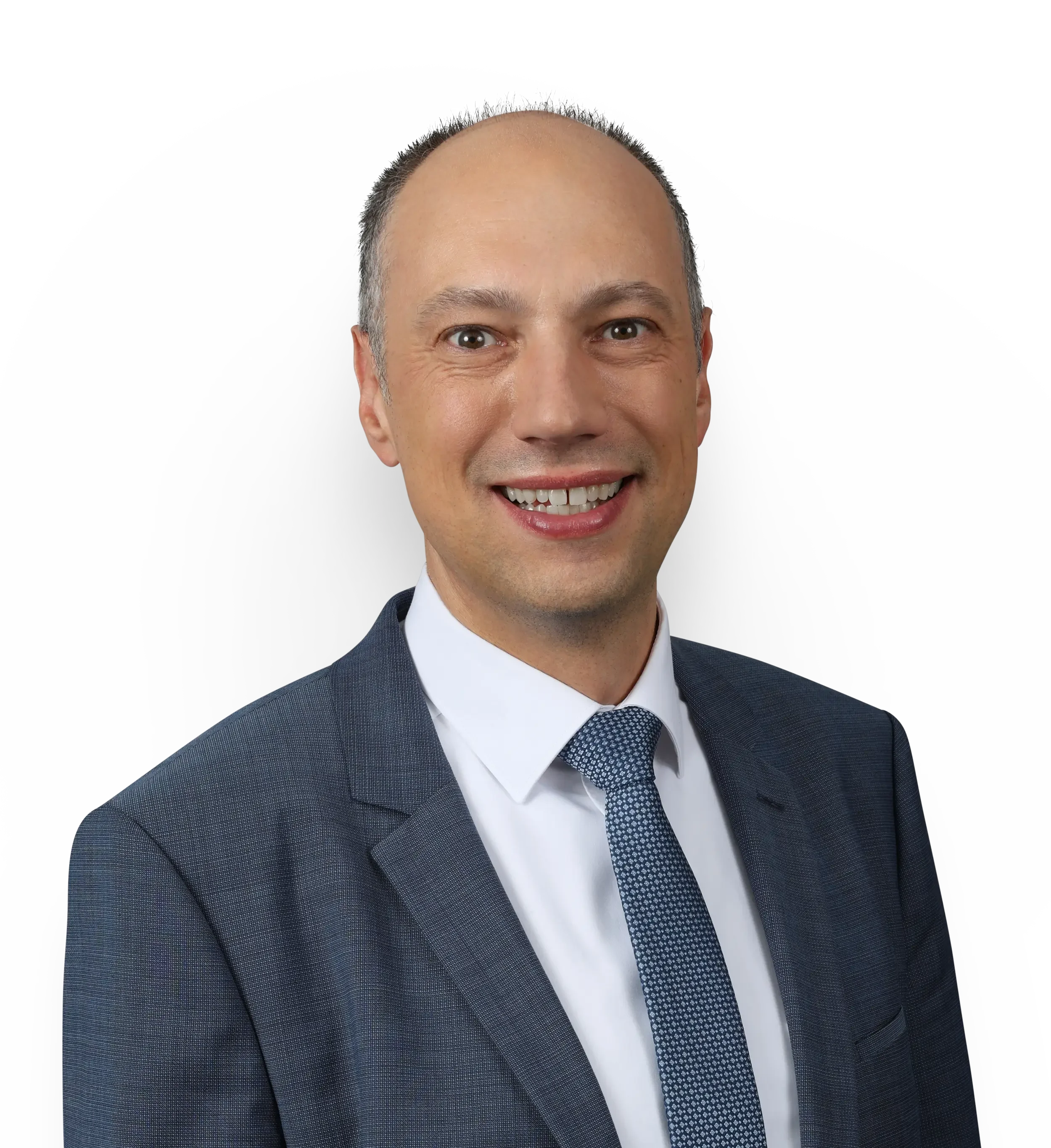 Porträt von Andreas Krieglstein (CSU) lächelnd im Anzug vor weißem Hintergrund.