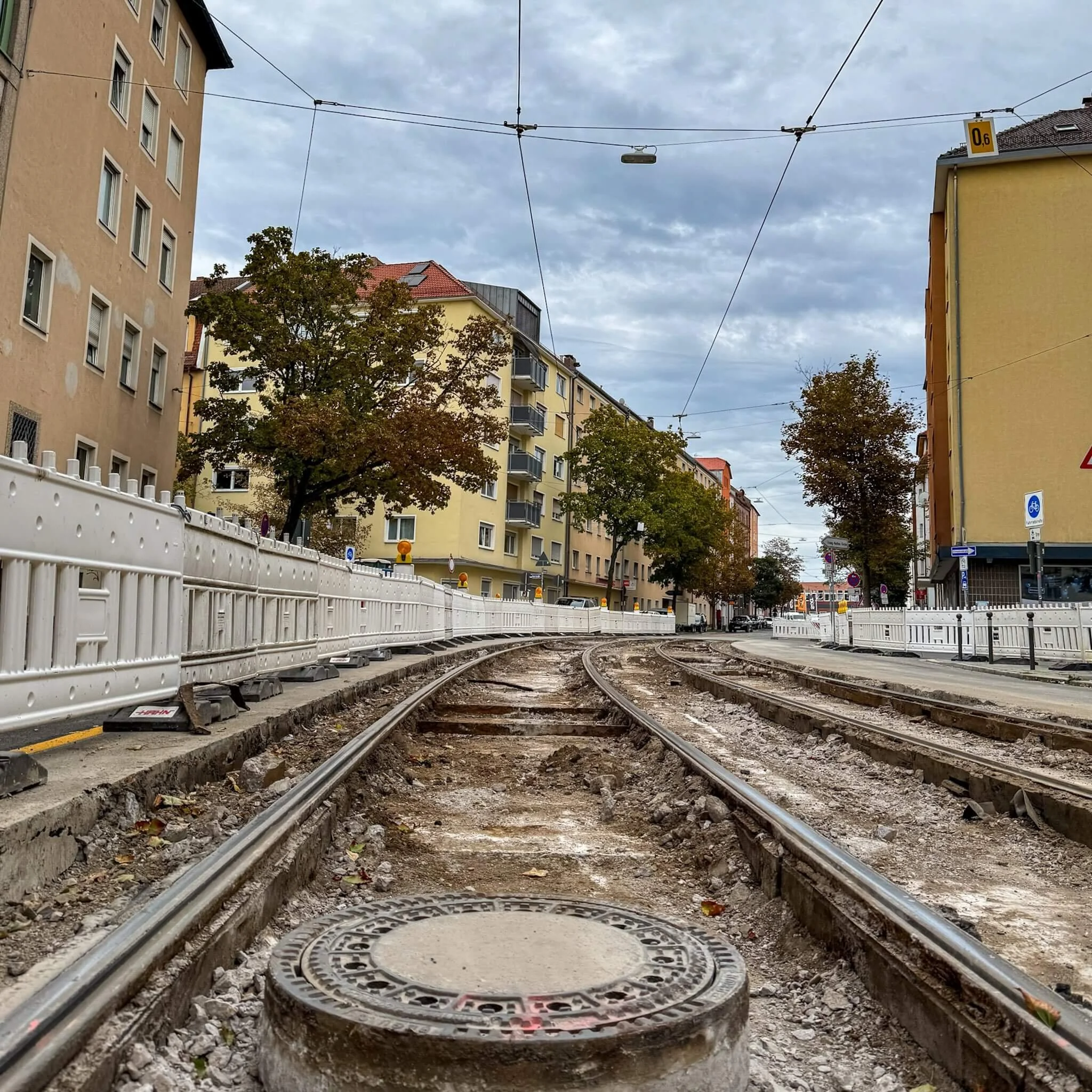 Baustelle an Straßenbahngleisen in Nürnberg