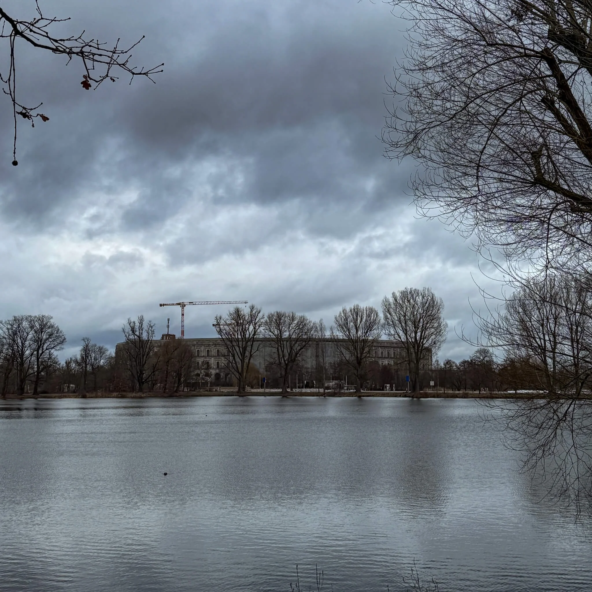 Kongresshalle in Nürnberg an einem trüben Wintertag. Der CSU-Fraktionschef Andreas Krieglstein fordert im Interview eine Stiftung für das NS-Gelände.