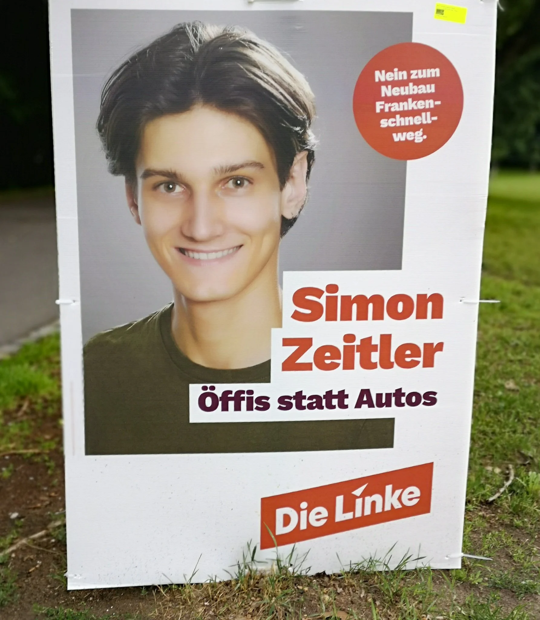  Plakat der Bürgerbegehren-Kampagne gegen den Frankenschnellweg-Ausbau in Nürnberg mit Simon Zeitler Öffis statt Autos 