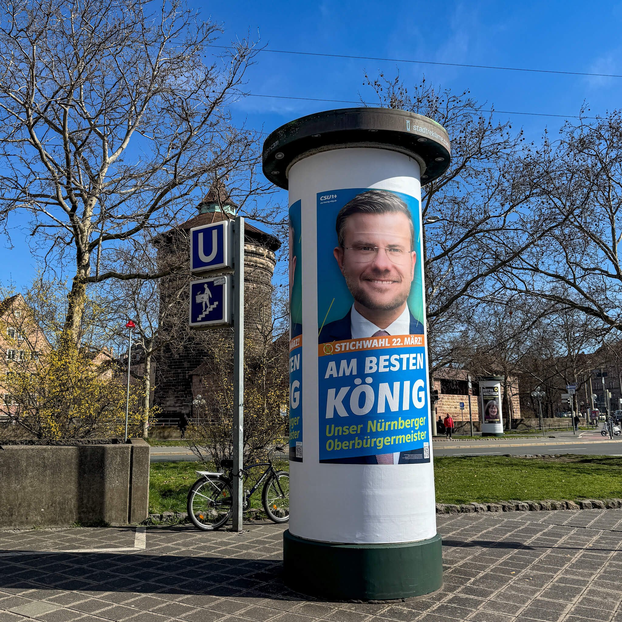 CSU-Plakat für die Stichwahl am 22. März mit Marcus König an einer Litfaßsäule am Plärrer in Nürnberg.