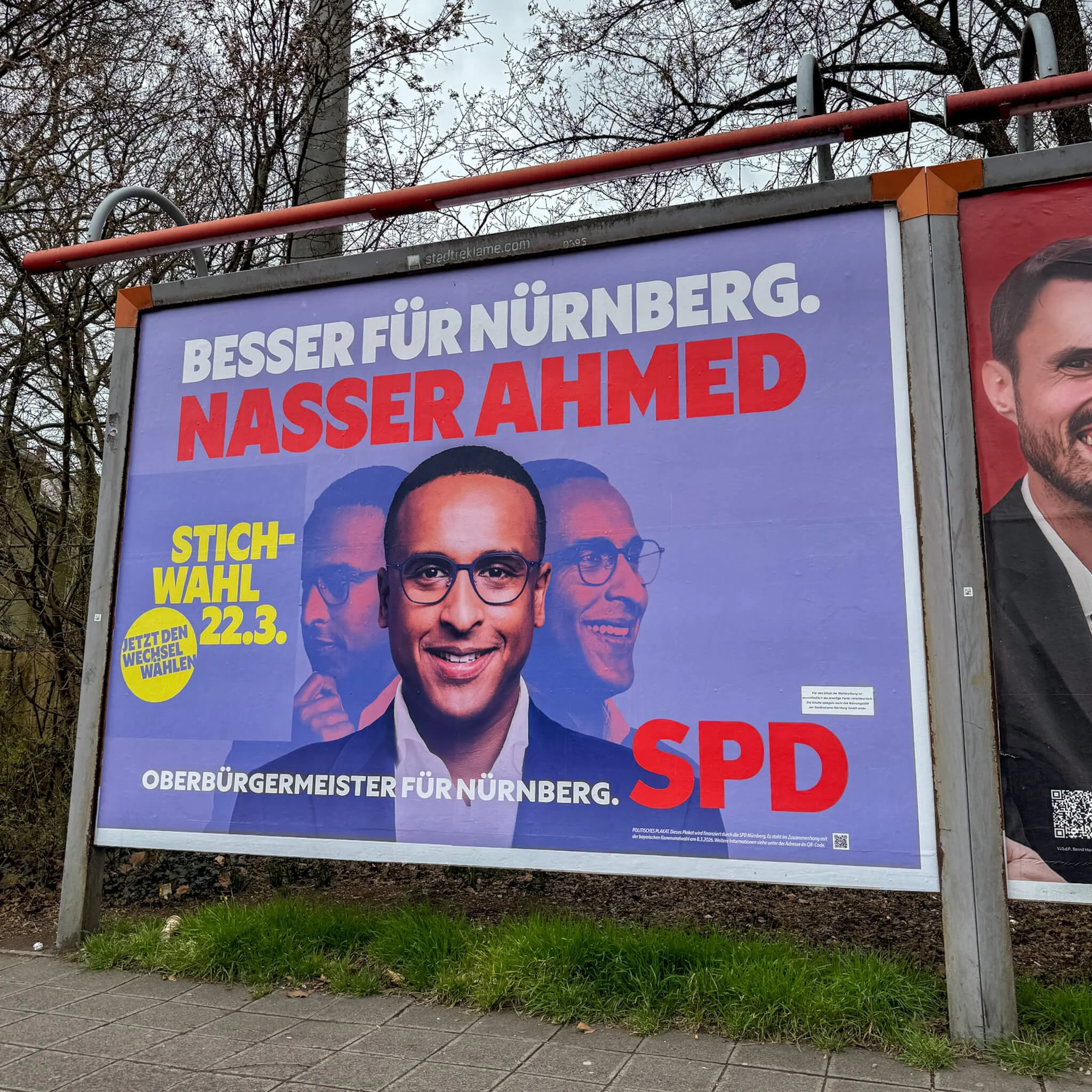 Nasser Ahmed auf einem SPD-Wahlplakat zur Stichwahl um das Oberbürgermeisteramt in Nürnberg am 22. März.