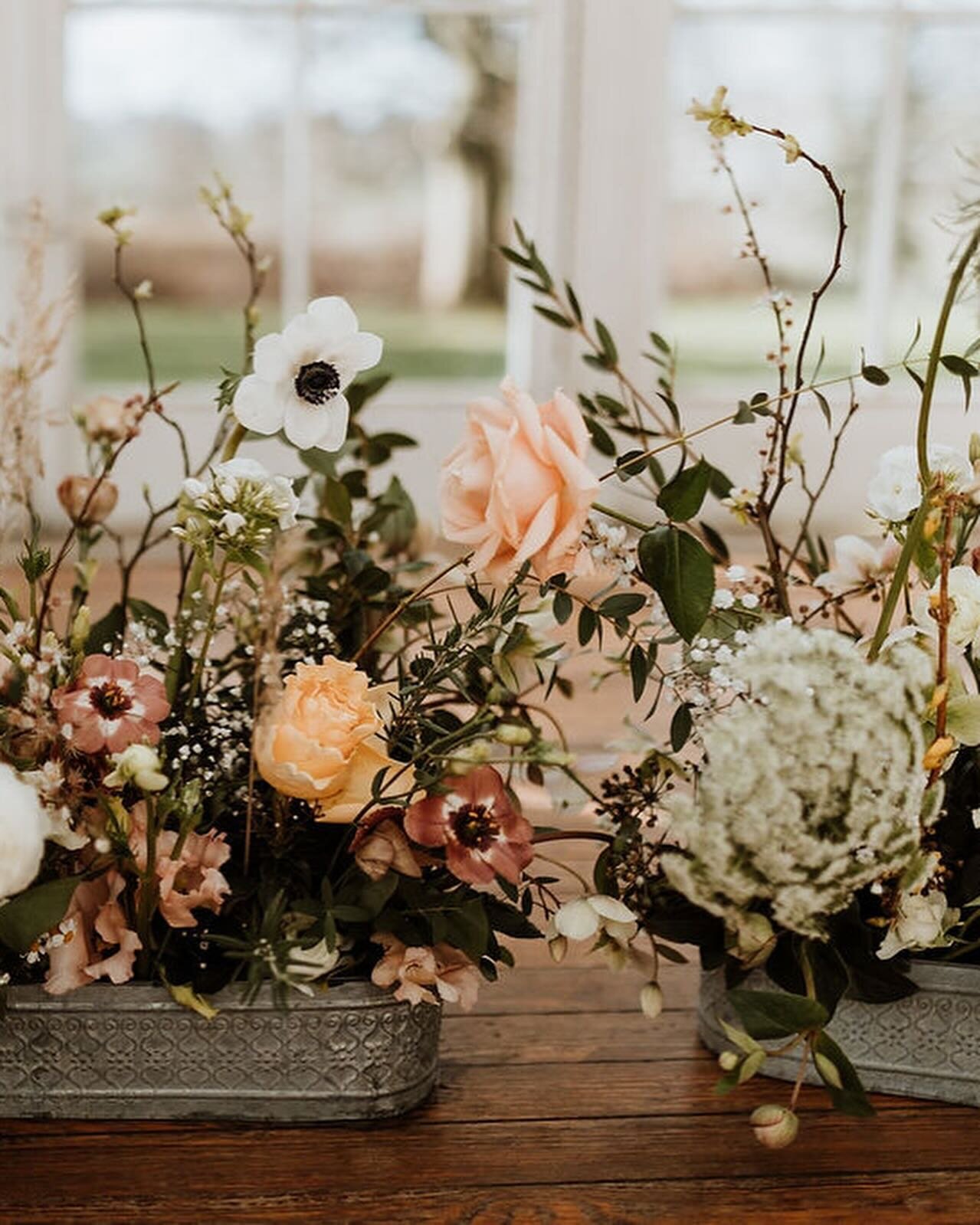 Flower meadows ✨ so effective and easy to repurpose! How gorgeous are my new meadow boxes 😍

Photos by the fabulous @lianemariephotography 

#weddingflowers #flowermeadow #flowers #weddingflowerinspo #northamptonshireweddings #weddingflorist #weddin