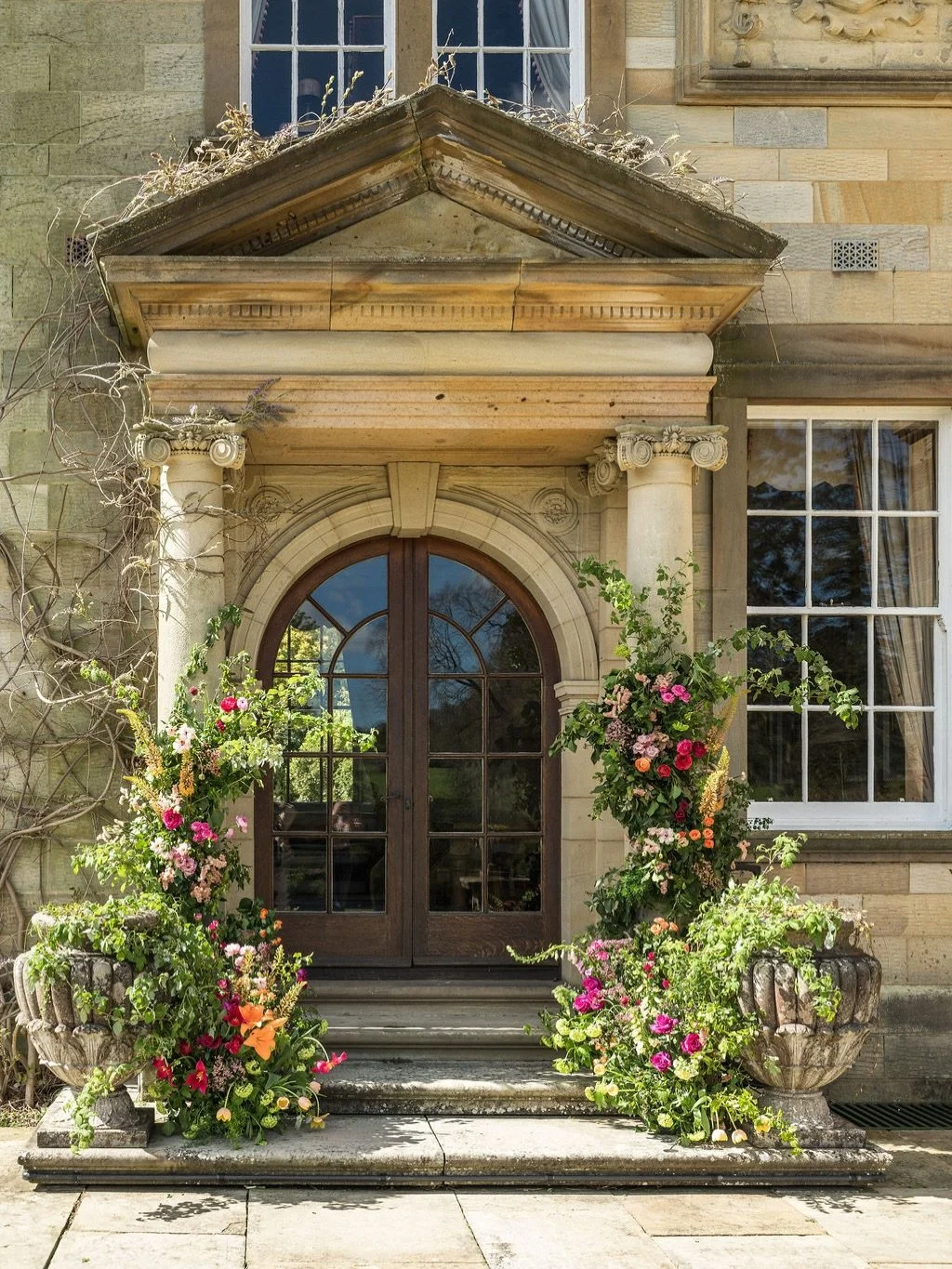 What a weekend we&rsquo;ve just had! 

Installations are our favourite to work on, and we definitely got our fix with Lindsay and Andy&rsquo;s wedding.

We love to design your wedding flowers in a way that feels like the flowers have settled into the