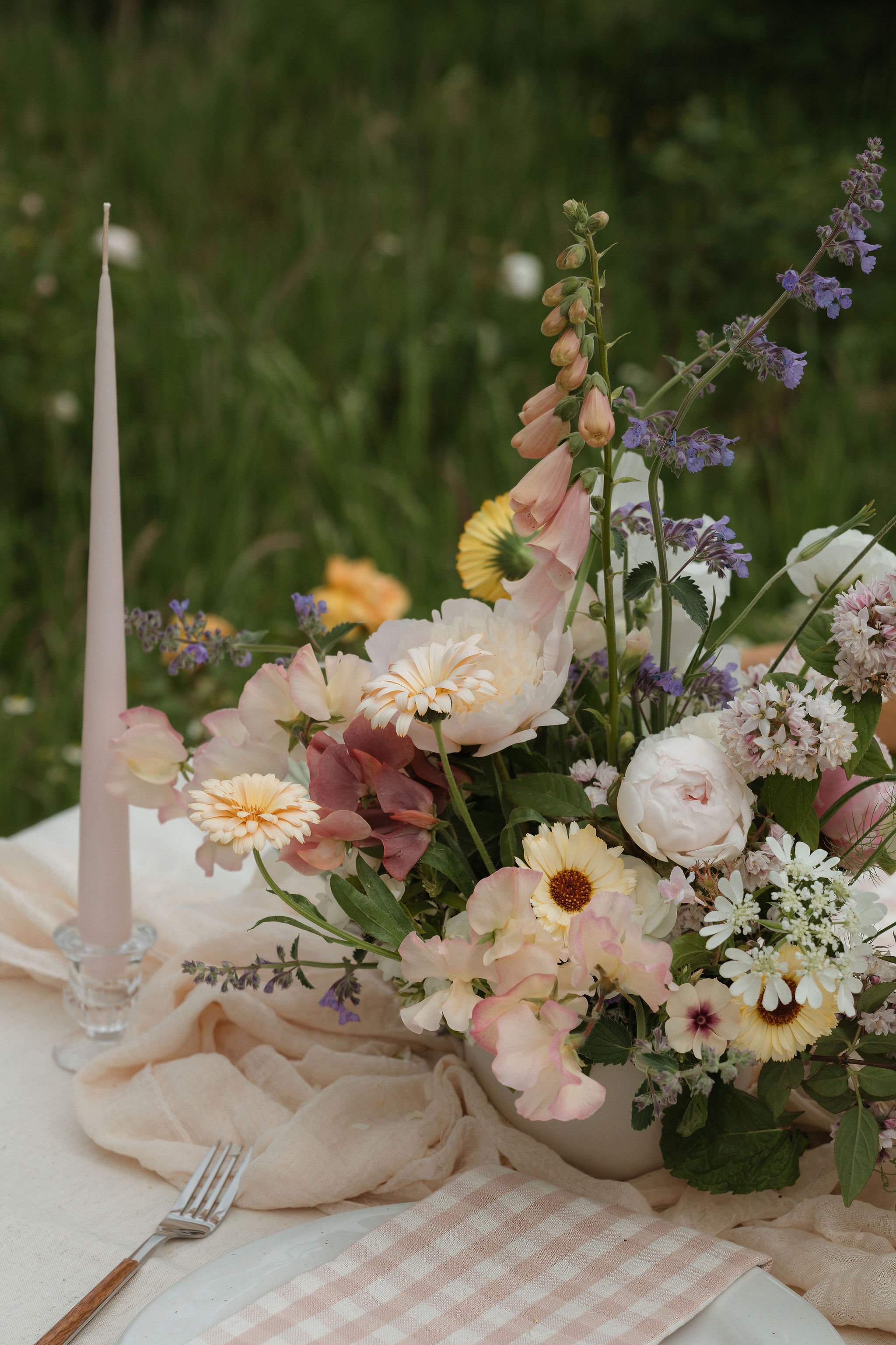 Luxury wedding florist reception flowers