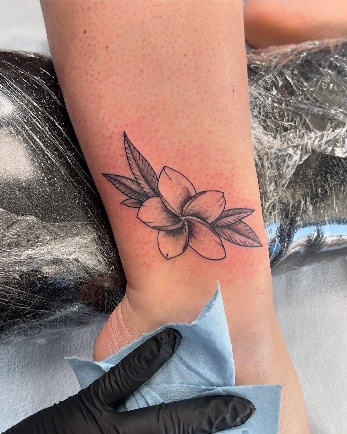Matching dad/daughter tattoos! It means a lot to me that people will take my tattoos to other places. These bad boys are headed to Minnesota!
#flowertattoo #fernandinabeach #ameliaisland #smallbussiness