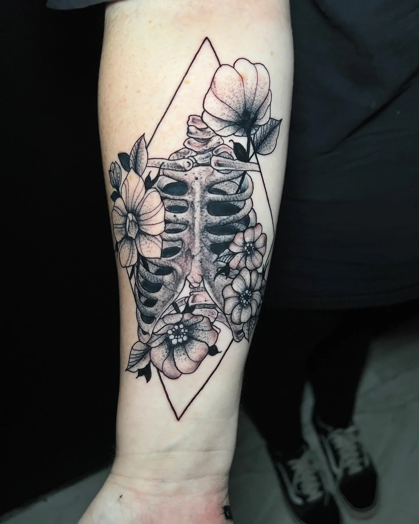 Bones and flowers! My favorite 
#fernandinabeach #yulee #tattoos #ameliaisland #smallbusiness #skeleton