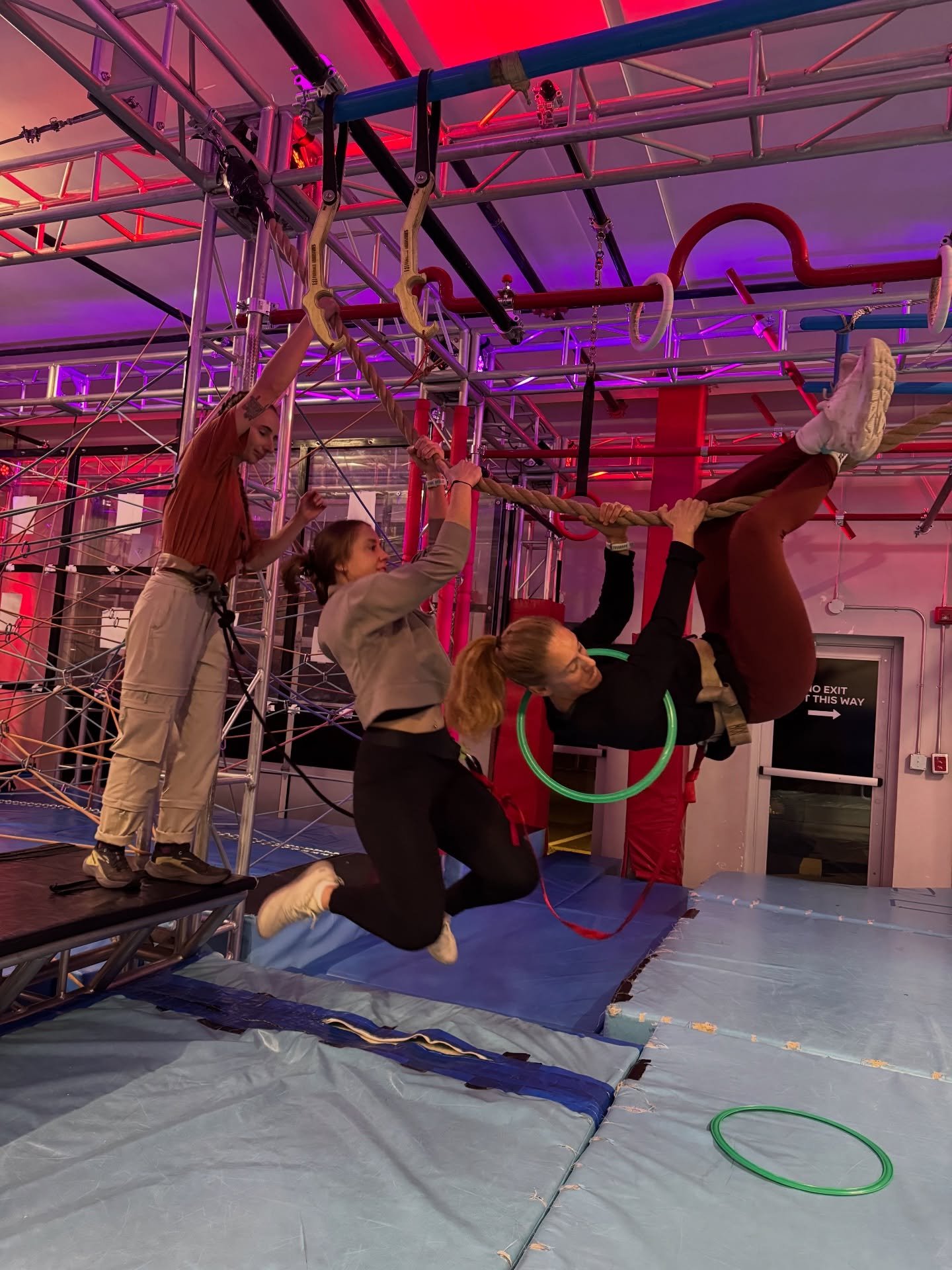 How Cloud&rsquo;s been getting in the holiday spirit recently;

🎄 Our staff had the best holiday party hosted by our lovely neighbours at @theninjagymsquamish !! 

🎅 We lit up the streets of @downtownsquamish walking (and cartwheeling) in the Holid