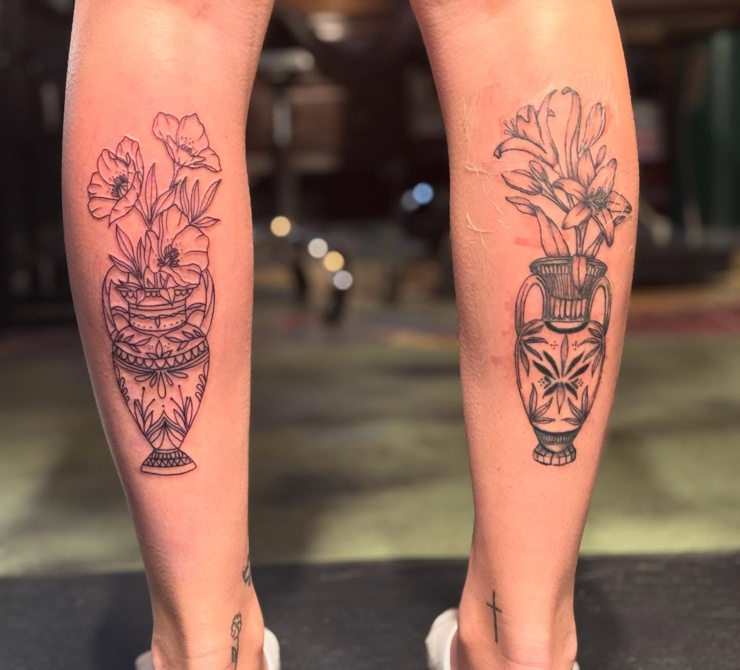 Progress pic of a project I’m working on for @ash._.lea1111 🥰🥰 LOVE plants and I LOVE these tattoos so far! ❤️ can’t wait to finish!
#tattoos #tattooartist #tattoo #inked #tattooinspo #tattooideas #planttattoo #plants #symmetrytattoo #