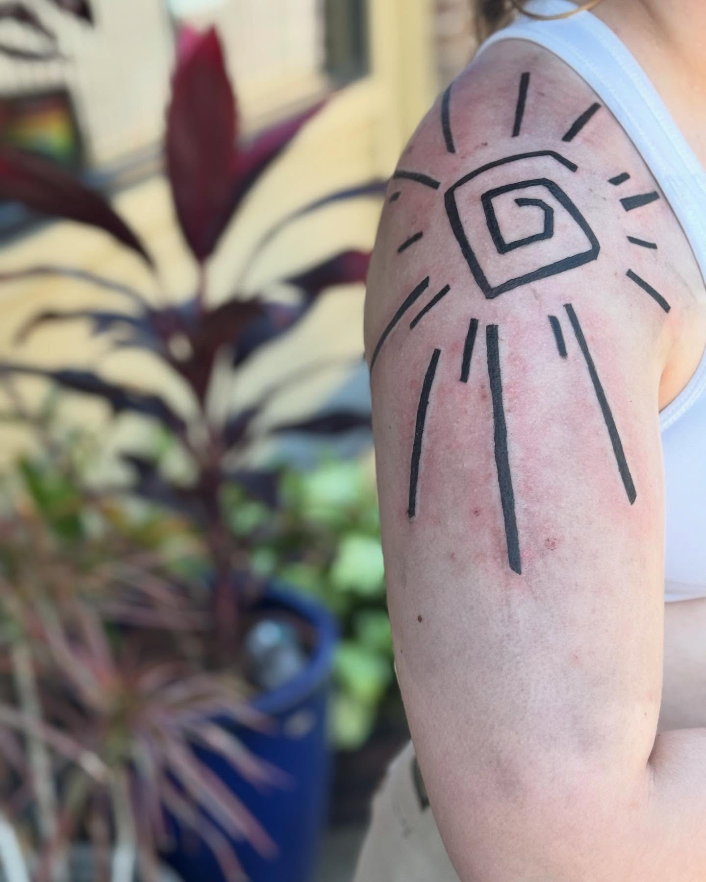 🌞The Sun Guardian🌞
First tattoo for @trip.darnielle ☺️ thank you so much for trusting me with your first piece of body art 🥰
#tattoo #tattooartist #blackwork #tattoos #tattoolover #blackworktattoo #denton #texas #northtexas #localart