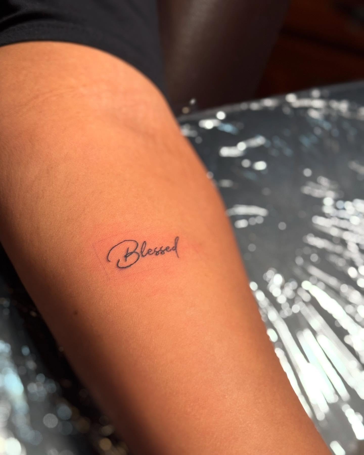 Fine line work on my girl @mzstandonbusiness 🥰🥰 I love when you and Ryleah come in 😌 come back and see me soon!!! ❤️
#tattoo #finelinetattoo #letteringtattoo #tattooartist #tattoos #tattooplug #tattooshop #denton #northtexas #localart #bodymods