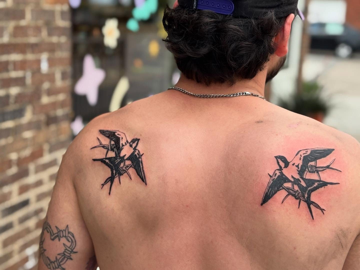 Start of the back piece and some spidey web filler for one of my faves @curlyhairedpunk 😈😈 work in progress on my dude, a lot more to come. 🥰
#tattooartist #tattooart #tattoos #tattoo #blackworktattoo #fillertattoo #denton #northtexas #localart #