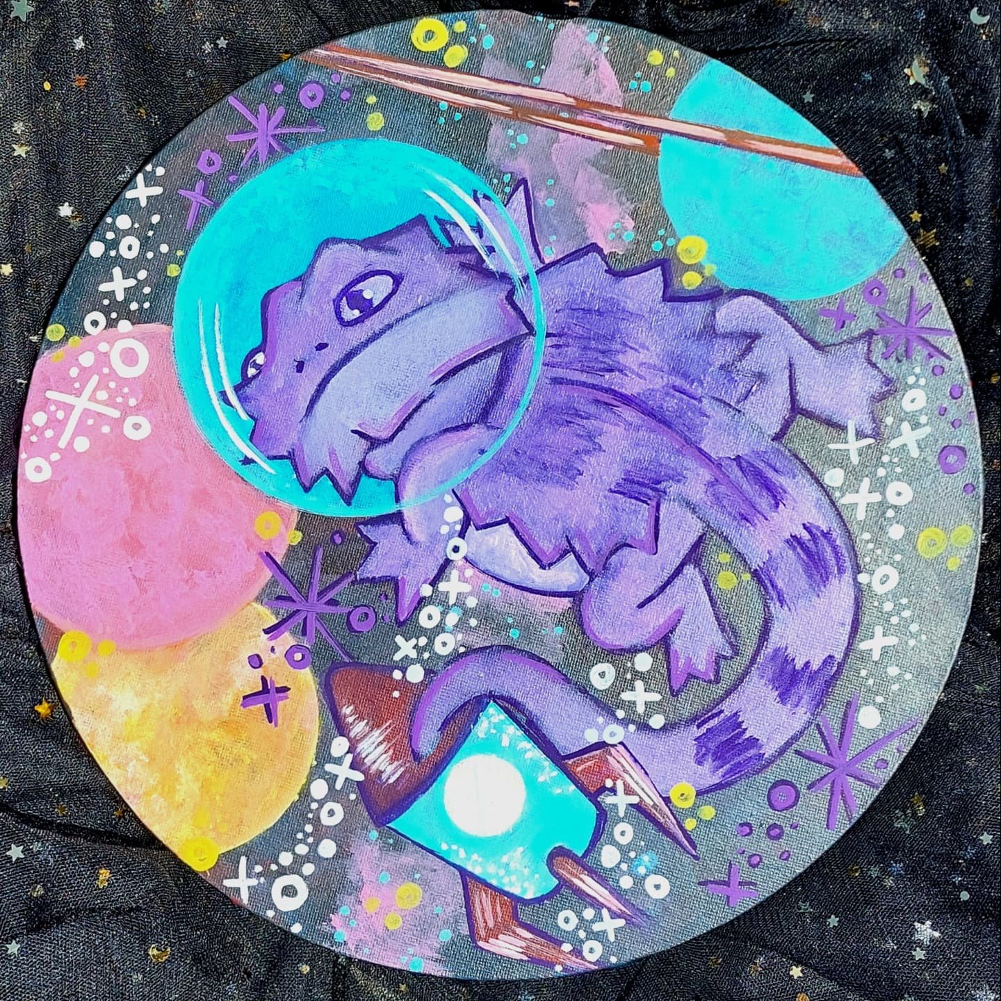 a purple bearded dragon just floating on through space 💜✨️🦎 this was a fun little commission I did for @skeltonkeycrafts this month~ I love custom projects so much 😊
#beardeddragons #comissionedpainting #dentonart #spacelizard #spaceart #paintin