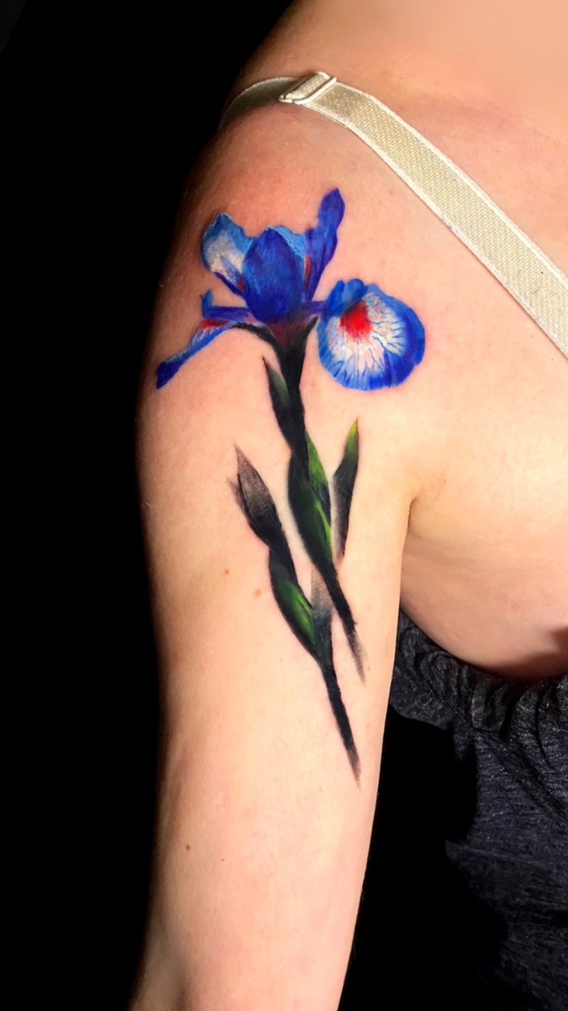 Loved doing this delicate Siberian Iris for Andie💙
To set up an appointment with me, contact me via email or DMs here on insta 🪻
#tattooartist #tattoo #tattoodesign #dfwtattooartist #artnouveau #dentontattoos #colortattoo #watercolortattoo #iris