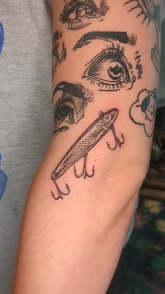 Can you make it dance? (You better know the reference)
.
.
.
#fishtattoo #dentontattoos #texastattooartist #vintagetattoo #antiquetattoo