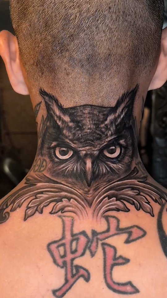 This takes having eyes on the back of your head to another dimension.
.
.
.
#owltattoo #dentontattoos #DentonTattooArtist #necktattoo #dallastattooartist #dfwtattoo #femaletattooartist #botanicaltattoo #animaltattop #vintagetattoo