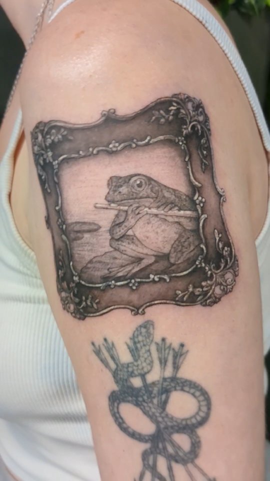 Great grandfrogger the flautist. A memorial portrait.
Thank you again to @moontattoostudio for hosting me. You guys are so sweet and simple I really love it there.
.
.
.
#texastattooartist #femaletattooartist #dentontattoos #dentontattoos #dentont