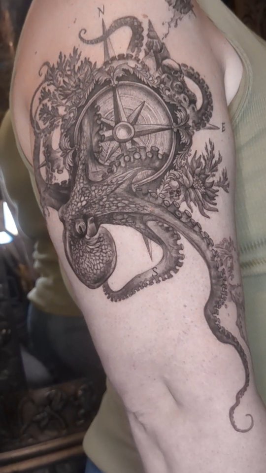 I can handle your details ♥️
Very intricate. Very flowy. Very satisfying.
.
.
.
#texastattooartist #femaletattooartist #dentontattoos #dentontx #botanicaltattoo #octopustattoo #detailedtattoo #compasstattoo #oceantattoo #blackandgreytattoo #