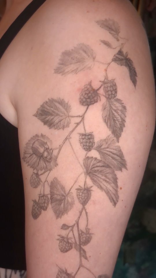 I'm literally butt at getting healed photos.
But I've been tattooing for 5 years now and I need to start asking for more. Send them to me if you want to be kind. (Subtle guilt tripping)
This one is 6 months healed! Looking good.
.
.
.
#texastattooa