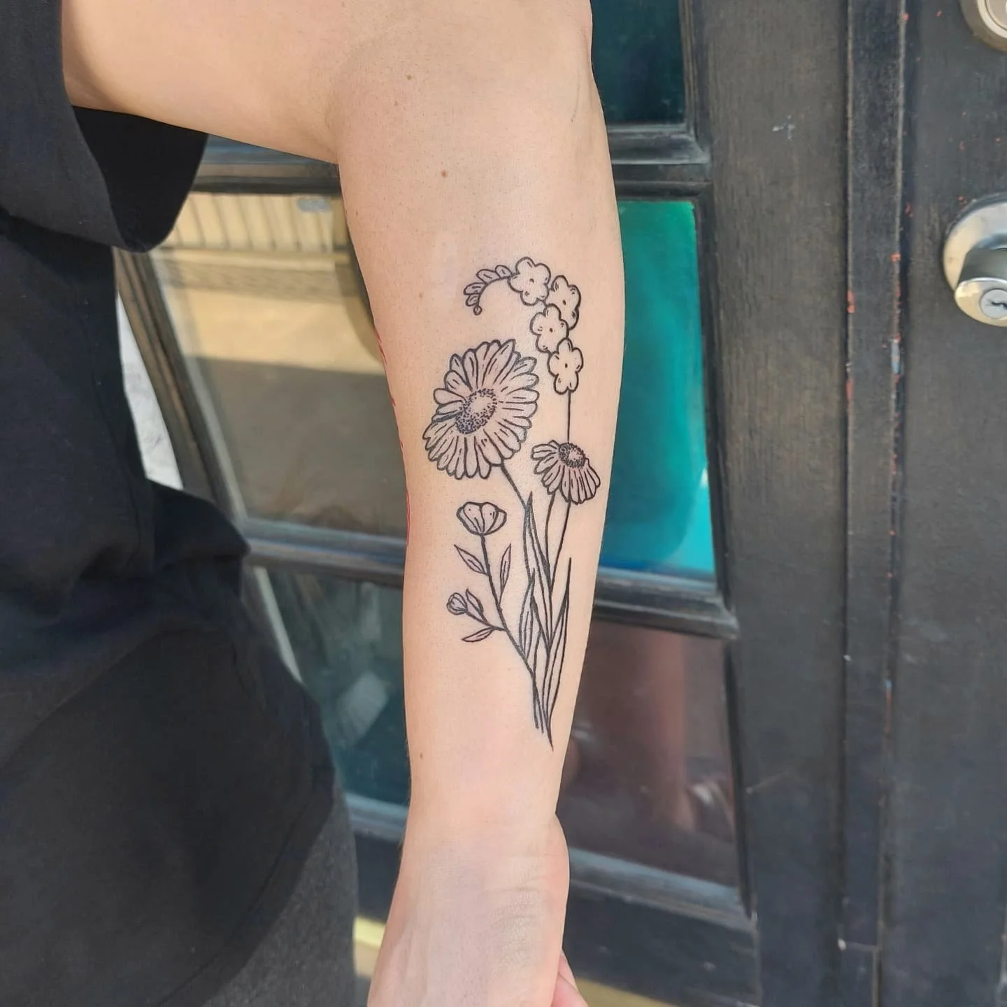 some tattoos I did for a really cool client this past week πβ¨οΈπΈ thanks for the trust! I would love to do more little flower bouquets if any one is interested π
DM to book or use the link in my bio!!
-
#floraldesign #floraltattoos #floraltattoo