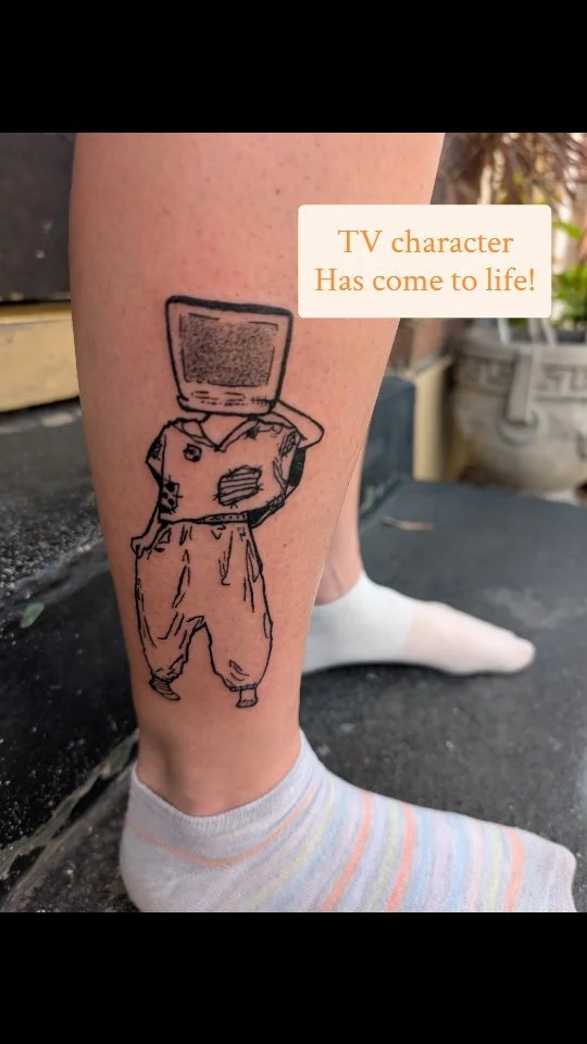 Look at that lil guy! There are just characters from my brain running around out there in the real world. Traveling with some cool people!
.
.
.
#televisionart #tvart #lilguy