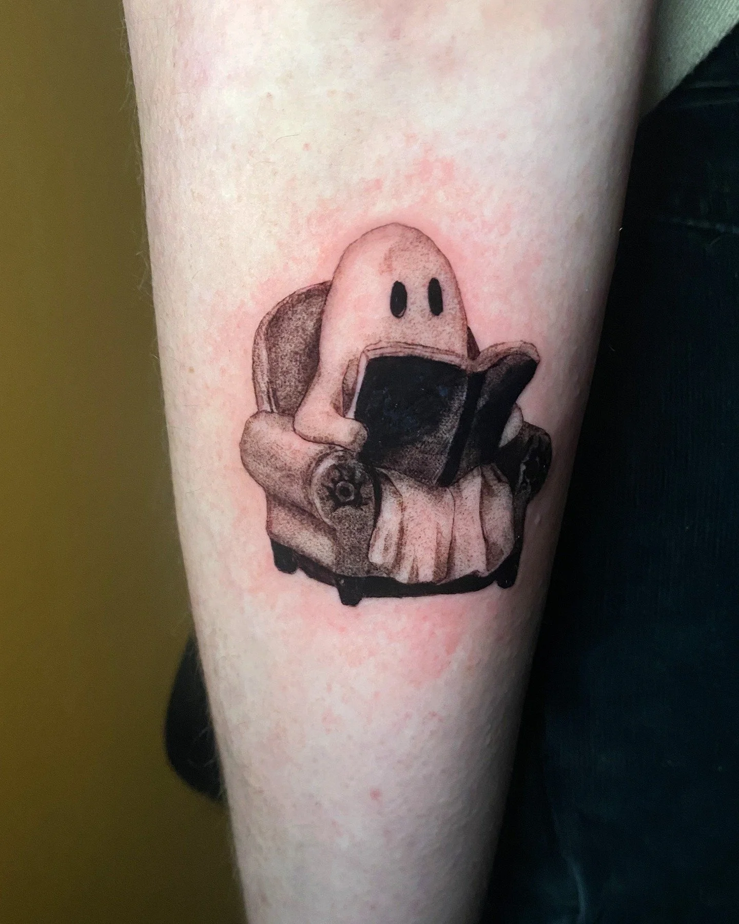 Studious ghost from my fall flash! My fall flash is still available throughout October if you're interested in booking 👻

#halloweentattoo #spookytattoo #ghosttattoo #denton #dentontattoos #dentontattooartist #dentontattoo #dallastattoo #dallastatto