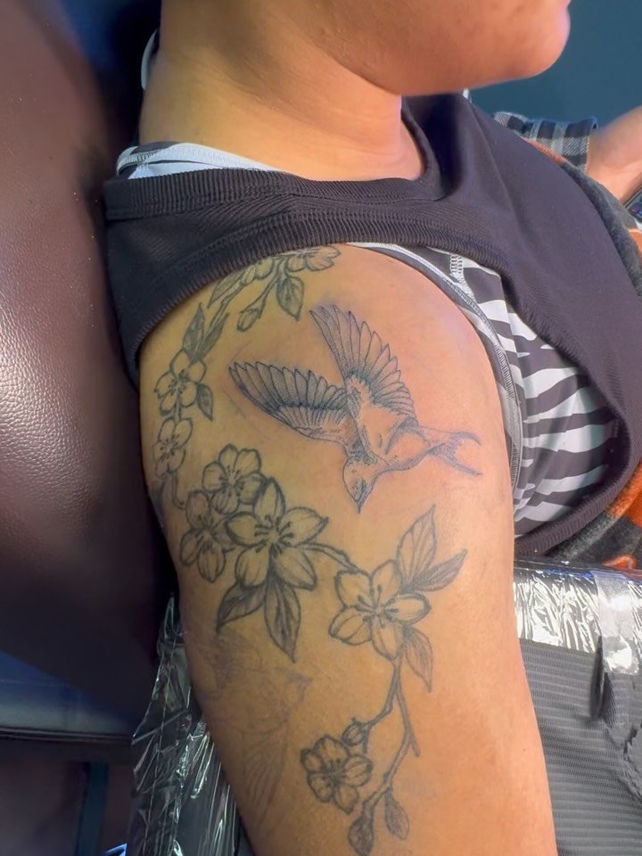 A bird, and iron man for pookie @ryleahfisher 🥳😍❤️😎
Then I reworked an old tattoo she had gotten from someone else bc honestly I see it every time she comes in and it drives me nuts, so today I fixed it (for free) 
😘

#tattoos #tattoo #tattooarti