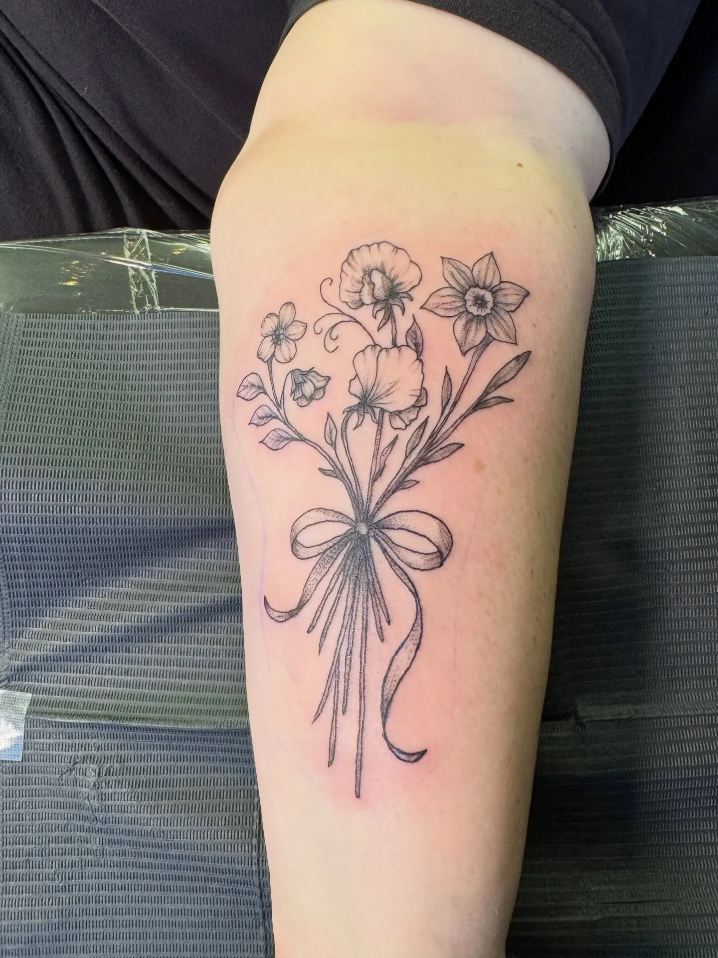 Two tattoos yesterday on @danyelldyane and their partner
Thanks for coming to see me ❤️

#tattoo #tattoos #tattooartist #dfw #denton