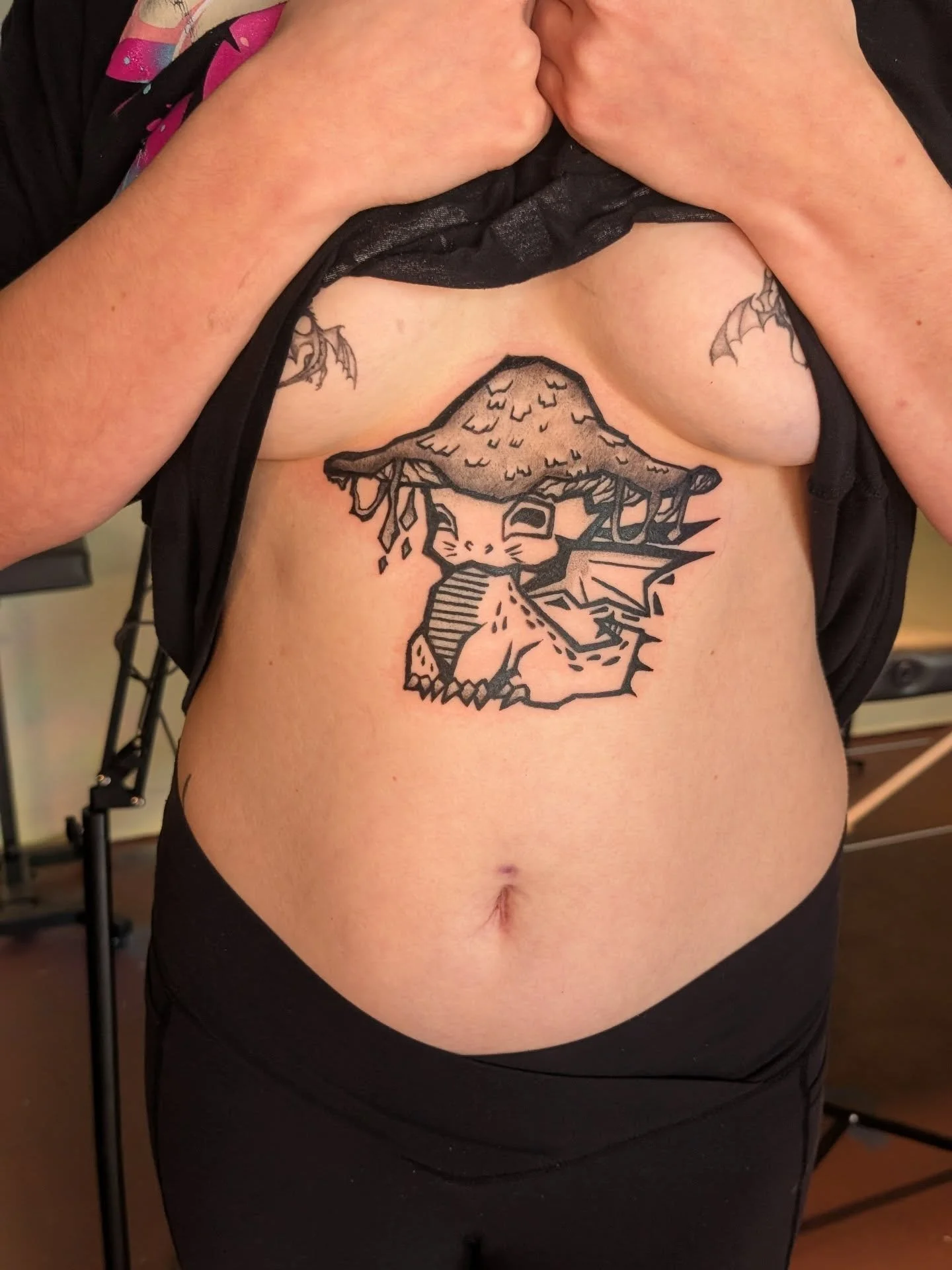 Picture post too because I need to make sure you've seen this little guy! I can't believe I get to pull things out of my brain and make them a reality for my job, thank y'all for making that possible.
.
.
.
#dragontattoos #inkycap 
Mushroom dragon il
