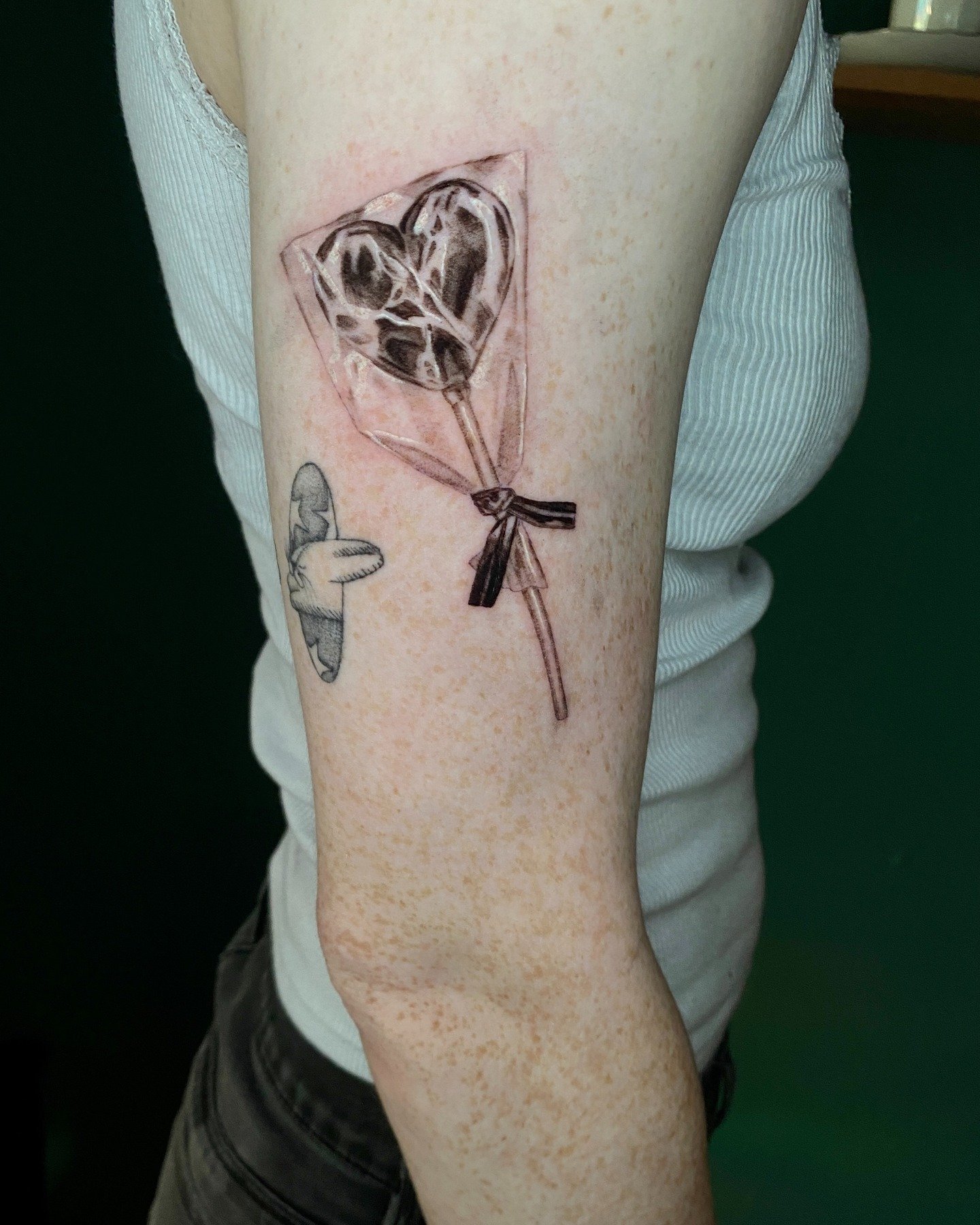 One of the pieces from my flash sheet from my Friday the 13th and Valentine's Day event.

#denton #dentontattoos #dentontattoo #dentontattooartist #fridaythe13th #fridaythe13thtattoo #dfwtattooartist #dallastattooartist #fortworthtattooartist #cuteta