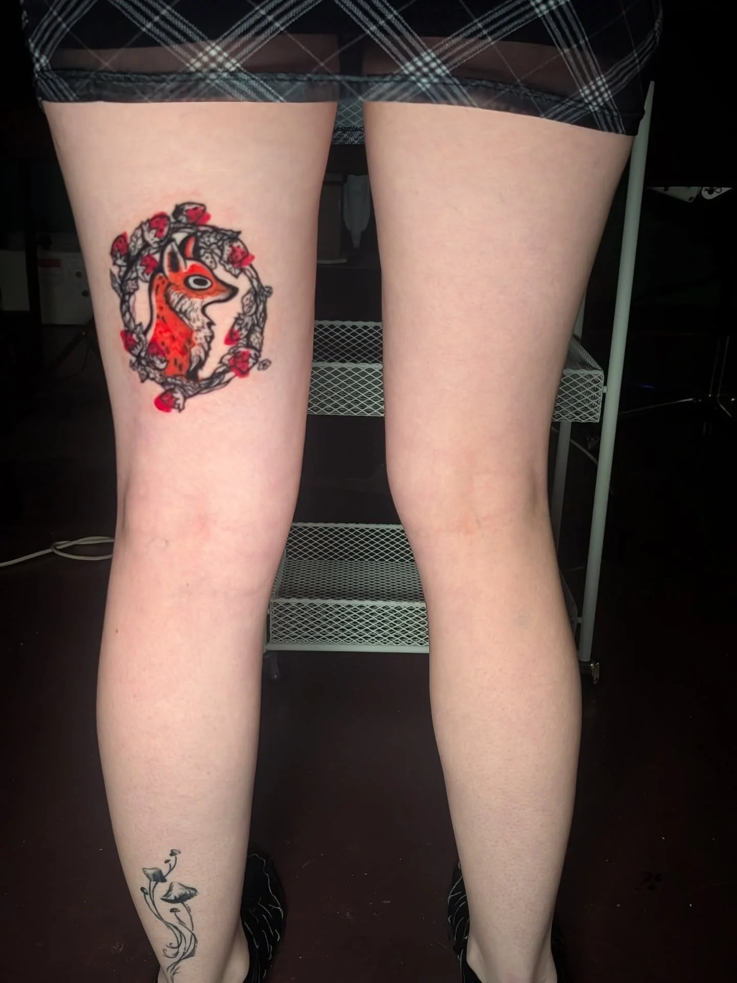 Just a couple of foxes done at very different times of the day. Can't expect everyone to see my reels and you wanted to see these cute tattoos right? I mean look at em, adorable!
.
.
.
#foxtattoo #strawberry