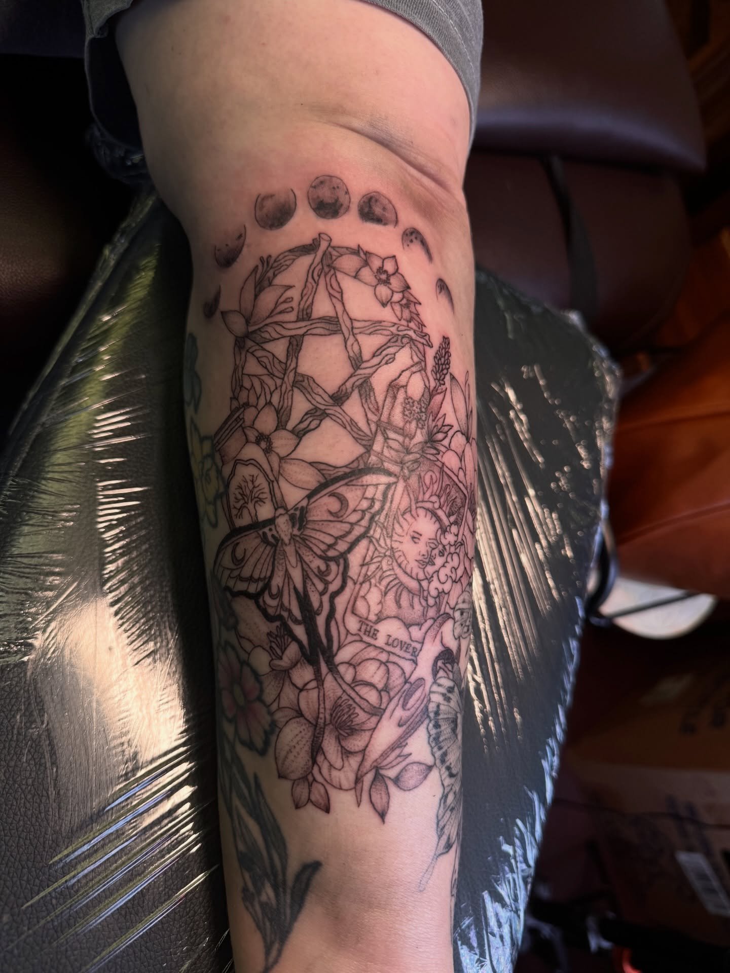 Witchy tattoo from yesterday ❤️&zwj;🔥 thanks for coming to see me ❤️&zwj;🔥

#tattoos #tattooartist #dfw #dentontx #tattooshop
