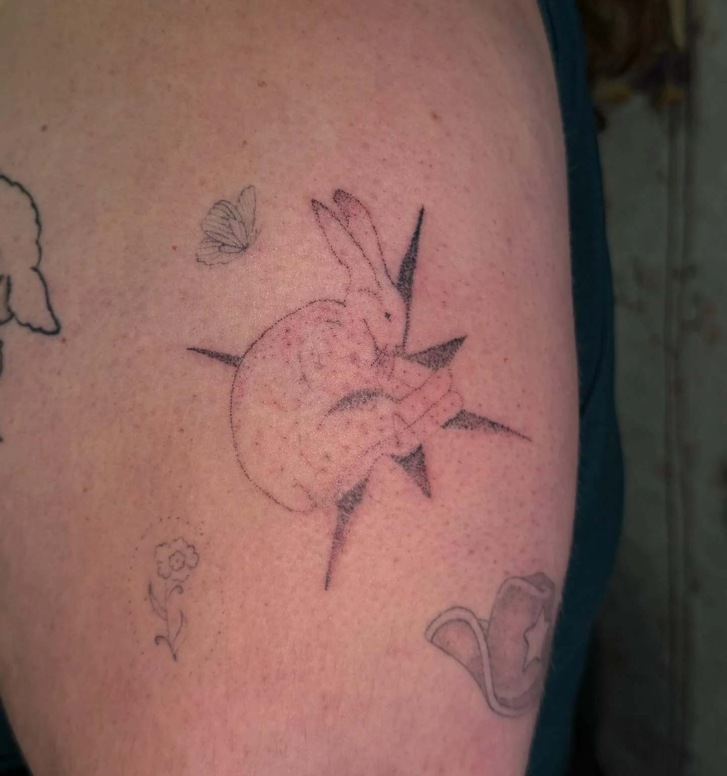 rabbit cover up!!! i love this lil guy 🥺

lamb done by me about a year or so ago! 👀

#babybeartattoos #guesttattooartist #dentontx #dentontattoos #queertattooartist