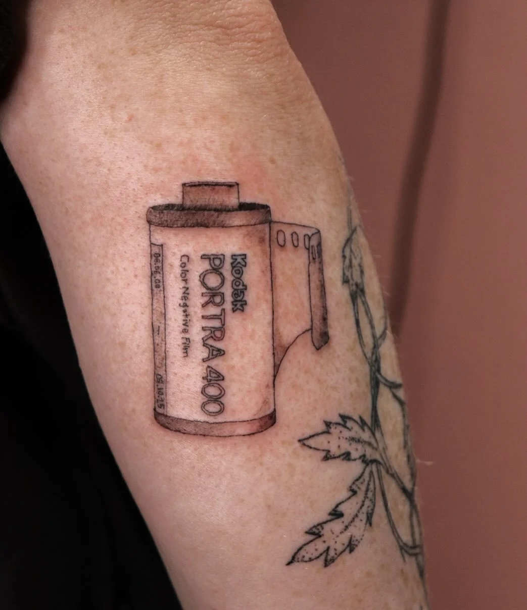 special lil film roll for cayla <3

#blackandgreytattoo #fortworthtx #fortworthtexas #dallastx #dallastexas #fortworthtattooartist #photographytattoo #filmtattoo #femaletattooartist #queertattooartist #babybeartattoos