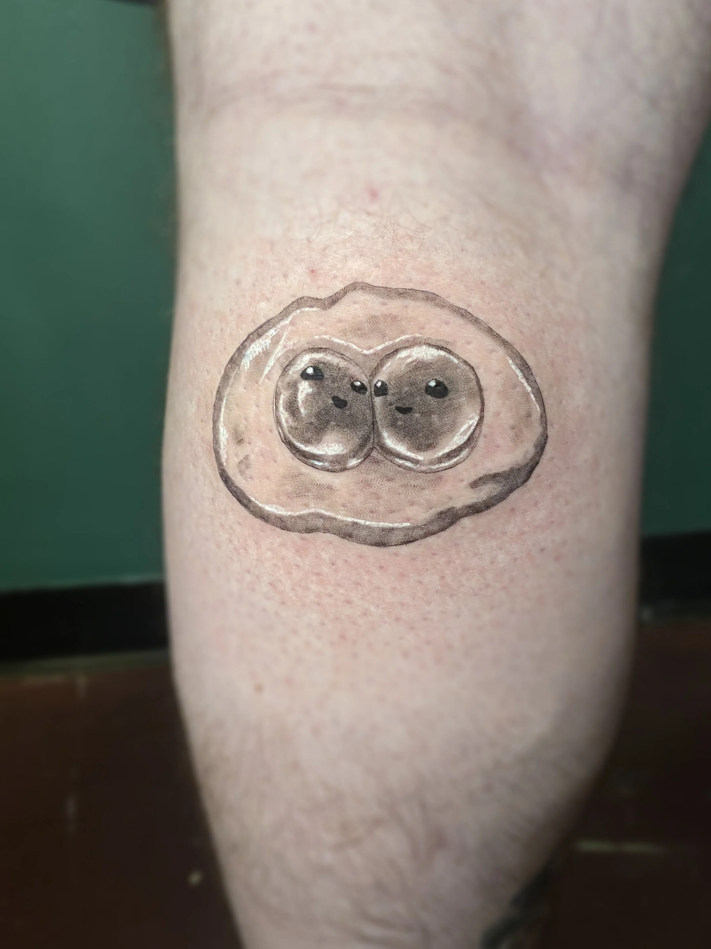 Two yolks for the price of one? Steal of a deal!
Had fun doing this little guy for Teran!
#cutetattoo #denton #dentontattoos #dallastattoo #dallastattooartist