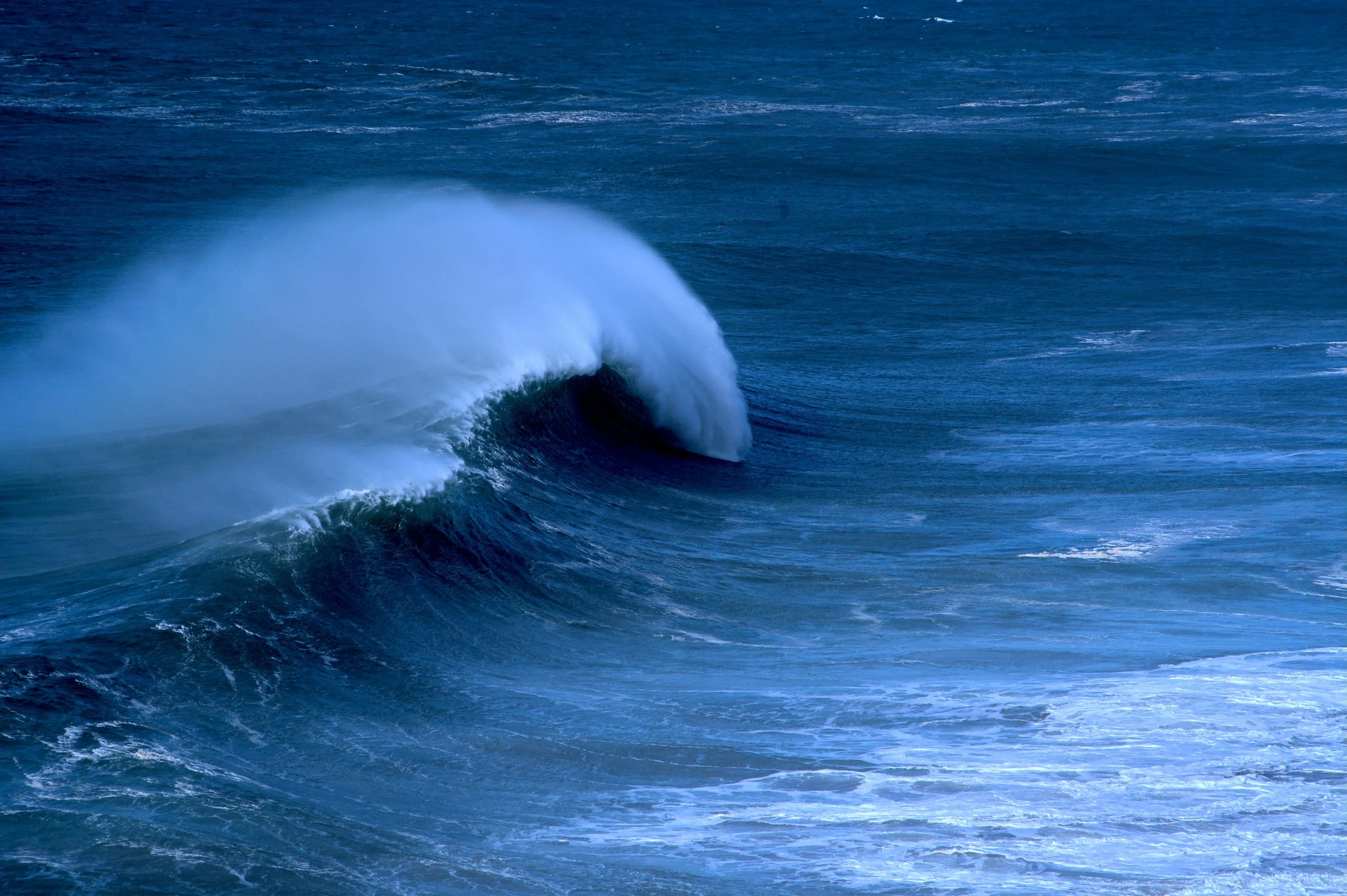 wave_nazare.jpg
