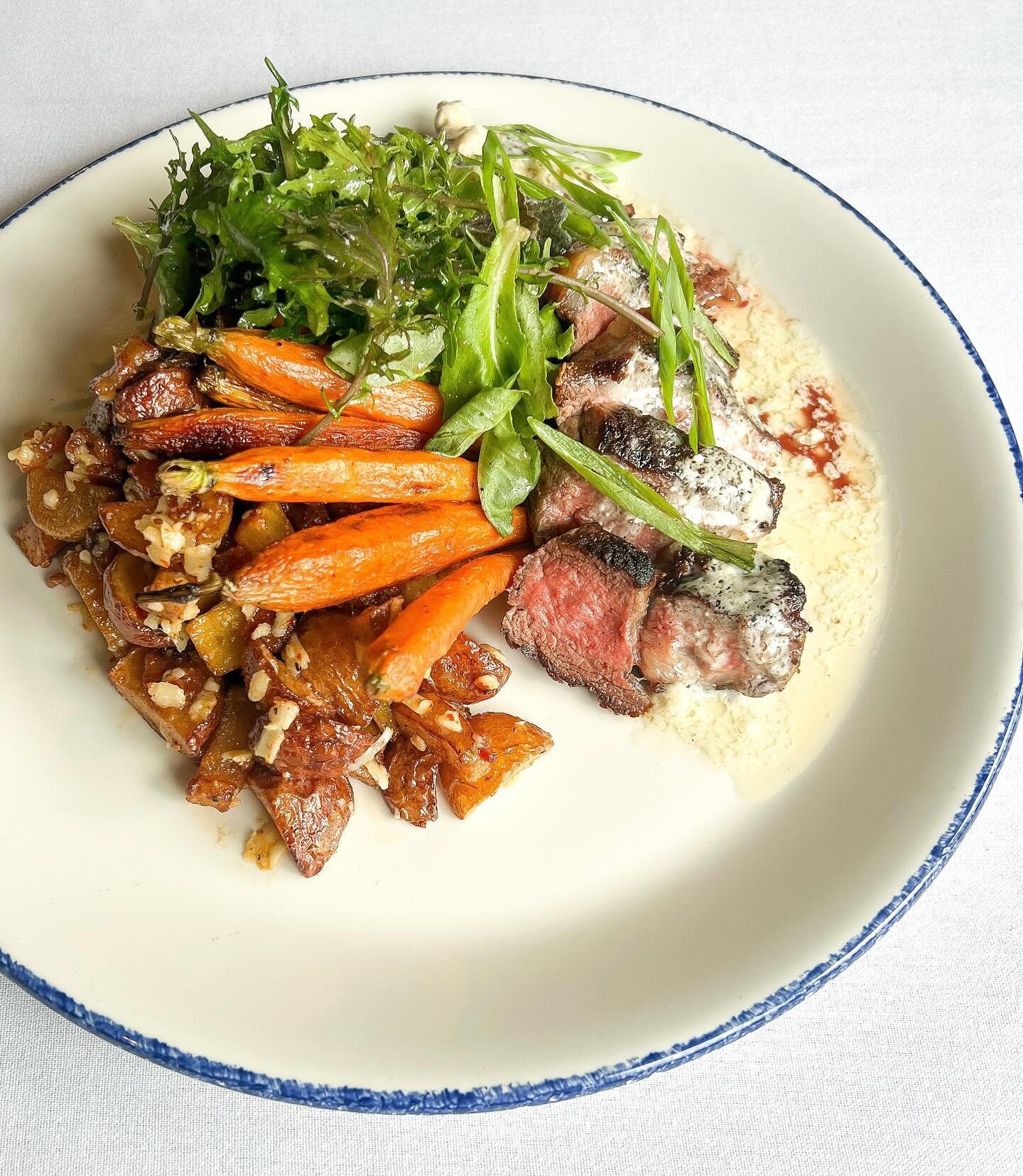 🥩 Steak Special 🥩
🔹 10oz. Gray Barn New York Strip 🔹
Roasted Potatoes, Honey Glazed Carrots, Mixed Greens, Bleu Cheese Butter