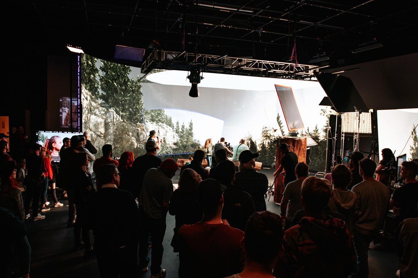 Grateful for a community that is as excited about this tech as we are! Thank you to all who were able to come out and see the wall up close. DM us with any questions and keep your eye out for the next community event! #virtualproduction
.
.
.
#unreal